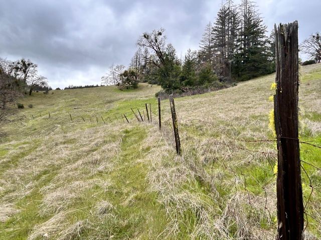 8401 Brandywine Dr, Ukiah, CA 95482