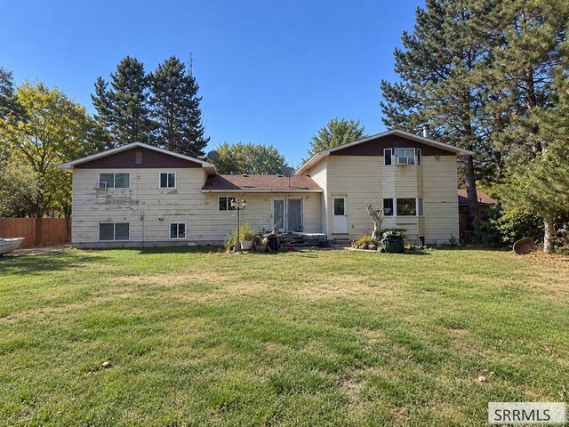 934 Elizabeth, Rexburg, ID 83440