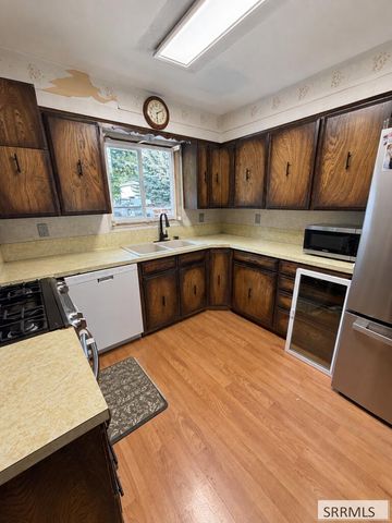 934 Elizabeth, Rexburg, ID 83440