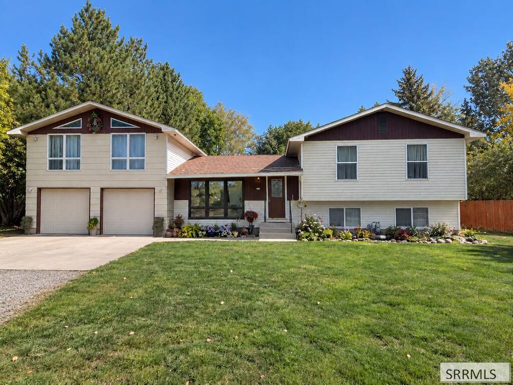 934 Elizabeth, Rexburg, ID 83440