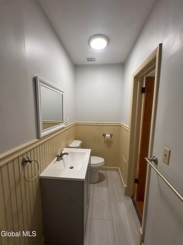 133 S Lake Avenue 2, Albany, NY 12208