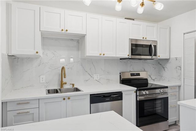 788 Park Shore DR A11, Naples, FL 34103