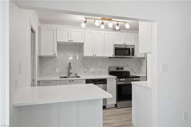 788 Park Shore DR A11, Naples, FL 34103