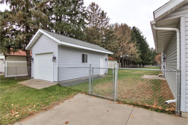 2231 Meadow Lane, Eau Claire, WI 54701