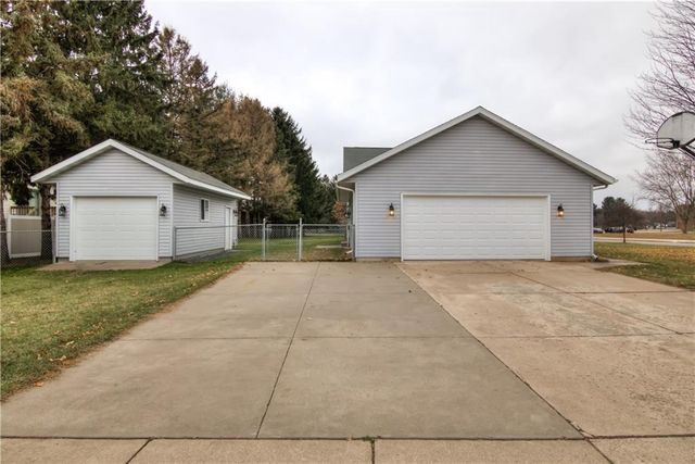 2231 Meadow Lane, Eau Claire, WI 54701