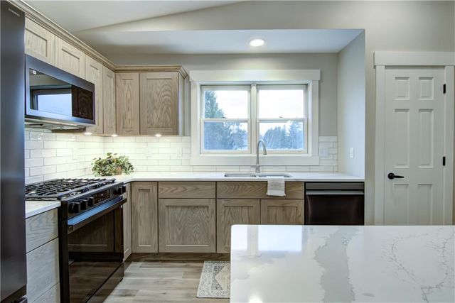 2231 Meadow Lane, Eau Claire, WI 54701