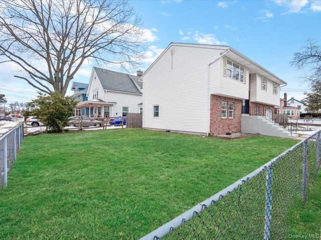 401 Dover Street, Westbury, NY 11590