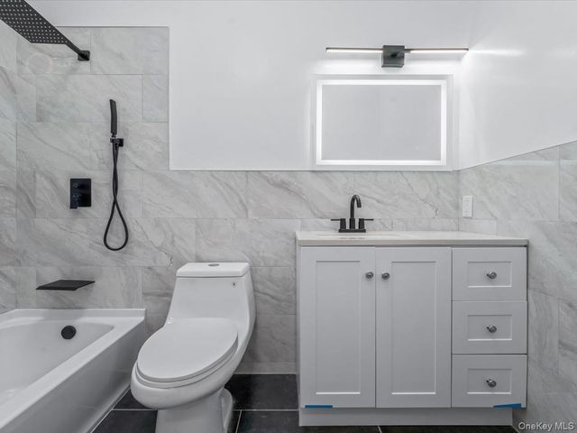 401 Dover Street, Westbury, NY 11590