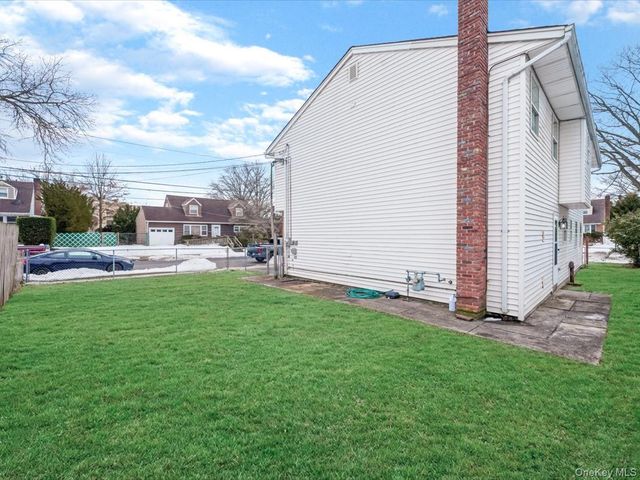 401 Dover Street, Westbury, NY 11590