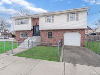 401 Dover Street, Westbury, NY 11590