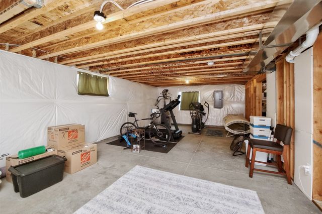 2825 SE Florence Drive, Waukee, IA 50263