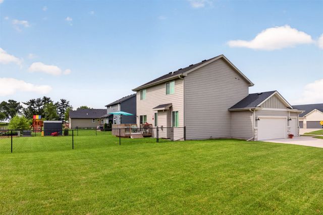 2825 SE Florence Drive, Waukee, IA 50263