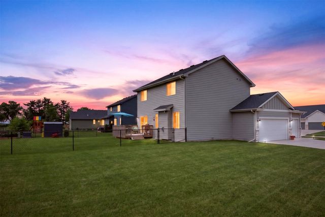2825 SE Florence Drive, Waukee, IA 50263