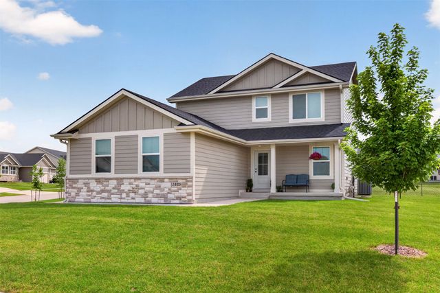 2825 SE Florence Drive, Waukee, IA 50263