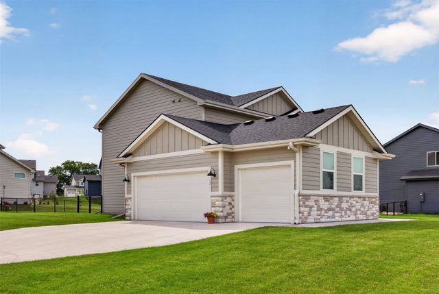 2825 SE Florence Drive, Waukee, IA 50263