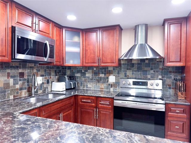 2455 NE 51st Street E114, Fort Lauderdale, FL 33308