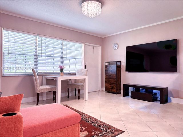2455 NE 51st Street E114, Fort Lauderdale, FL 33308
