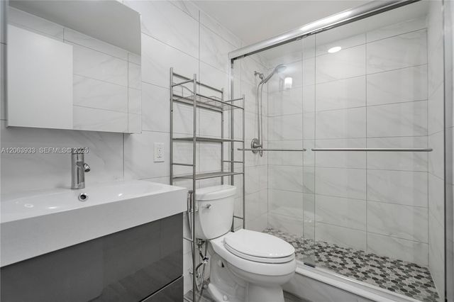 2455 NE 51st Street E114, Fort Lauderdale, FL 33308