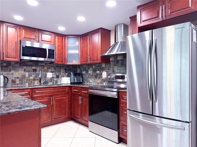 2455 NE 51st Street E114, Fort Lauderdale, FL 33308
