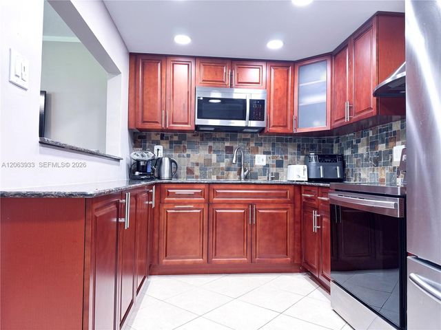2455 NE 51st Street E114, Fort Lauderdale, FL 33308