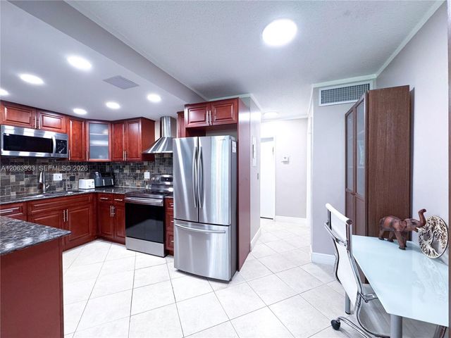 2455 NE 51st Street E114, Fort Lauderdale, FL 33308