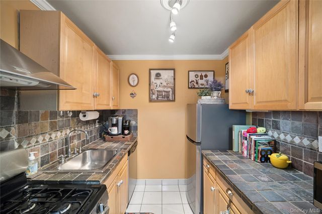 100 E Hartsdale Avenue 3FE, Hartsdale, NY 10530