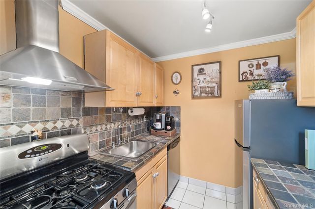 100 E Hartsdale Avenue 3FE, Hartsdale, NY 10530