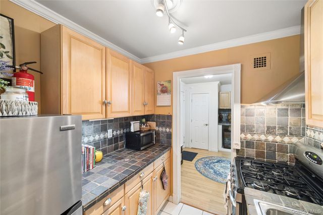 100 E Hartsdale Avenue 3FE, Hartsdale, NY 10530