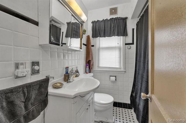 15482 Winston, Redford, MI 48239