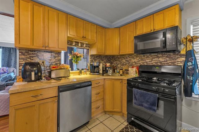 15482 Winston, Redford, MI 48239