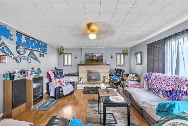 15482 Winston, Redford, MI 48239