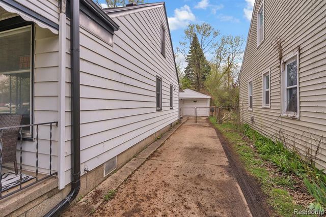 15482 Winston, Redford, MI 48239