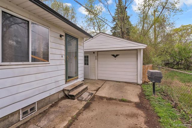 15482 Winston, Redford, MI 48239