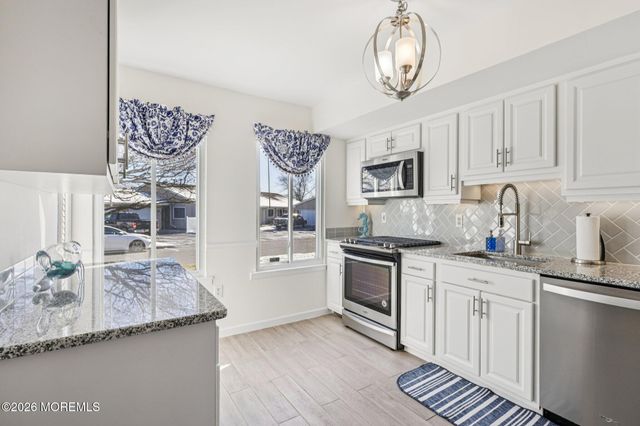 38 Amy Court 1301, Brick, NJ 08724