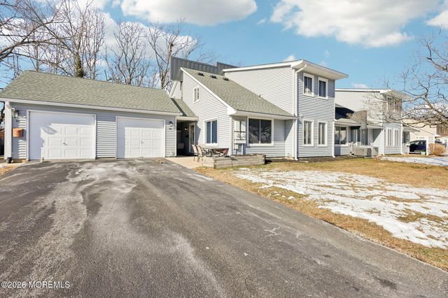 38 Amy Court 1301, Brick, NJ 08724