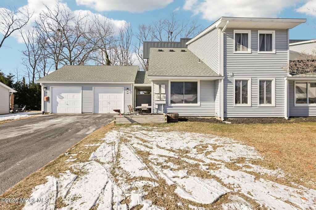 38 Amy Court 1301, Brick, NJ 08724