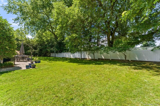 6 Magnetti Circle, Mamaroneck, NY 10543
