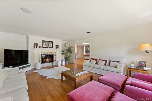 6 Magnetti Circle, Mamaroneck, NY 10543