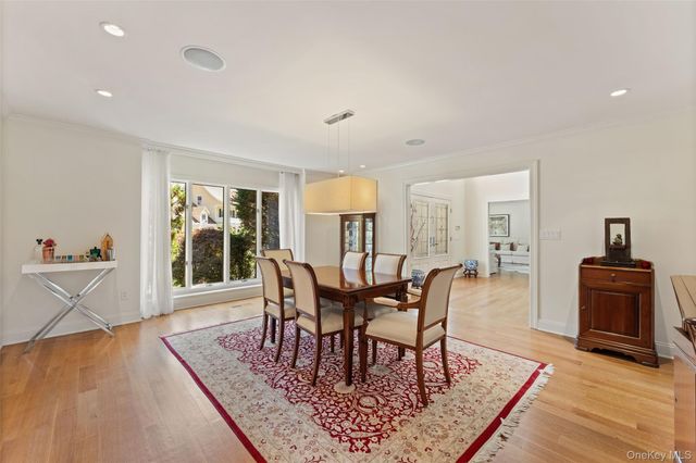 6 Magnetti Circle, Mamaroneck, NY 10543