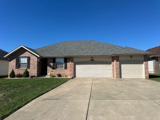 1069 South Red Cedar Avenue, Springfield, MO 65802