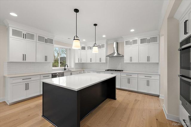 50318 Mistwood Drive, Macomb Township, MI 48042