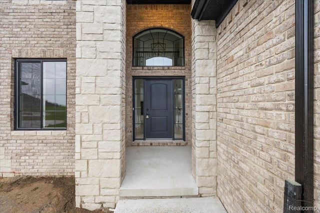 50318 Mistwood Drive, Macomb Township, MI 48042