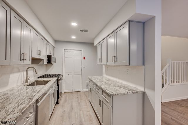 145 Lexington Cir, Old Bridge Twp., NJ 07747