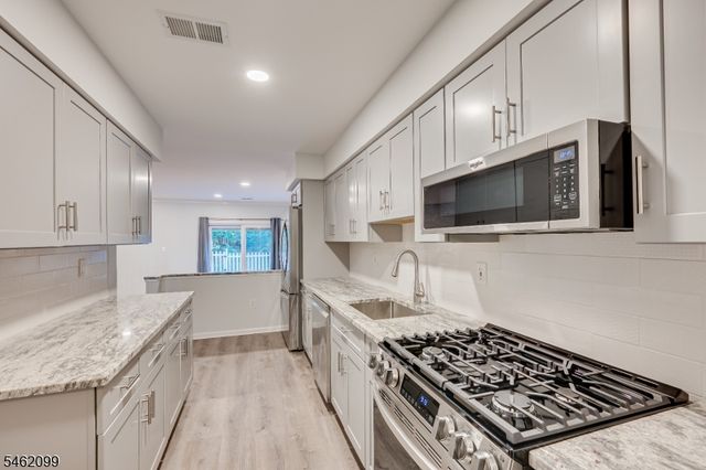 145 Lexington Cir, Old Bridge Twp., NJ 07747