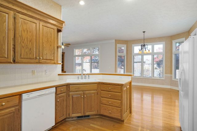 733 E Lakewood Street, Springfield, MO 65810