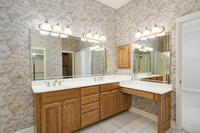 733 E Lakewood Street, Springfield, MO 65810