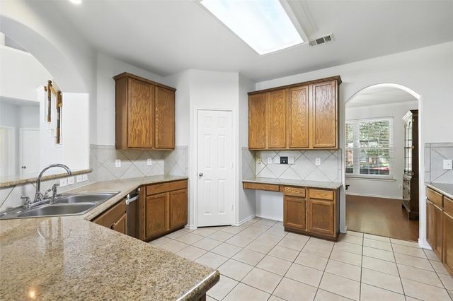 708 Crockett Drive, Mansfield, TX 76063