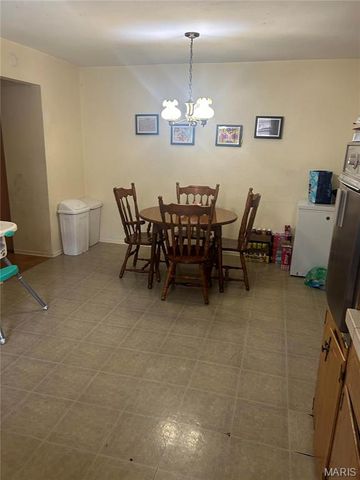 719 Washington Street, Highland, IL 62249