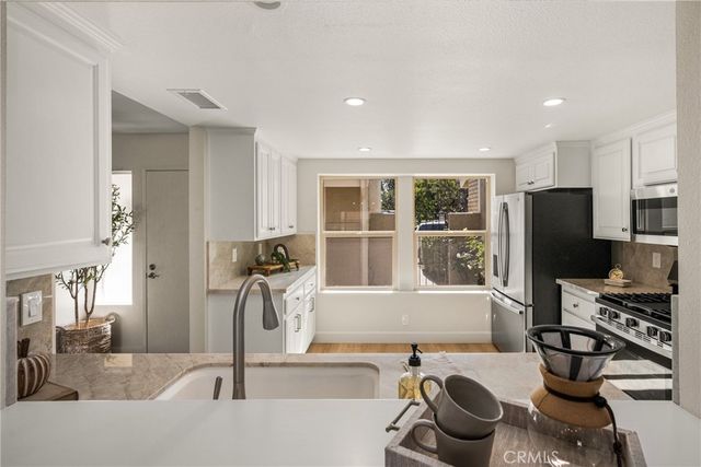 16 Driftwood 24, Irvine, CA 92604