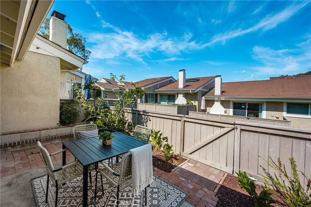 16 Driftwood 24, Irvine, CA 92604